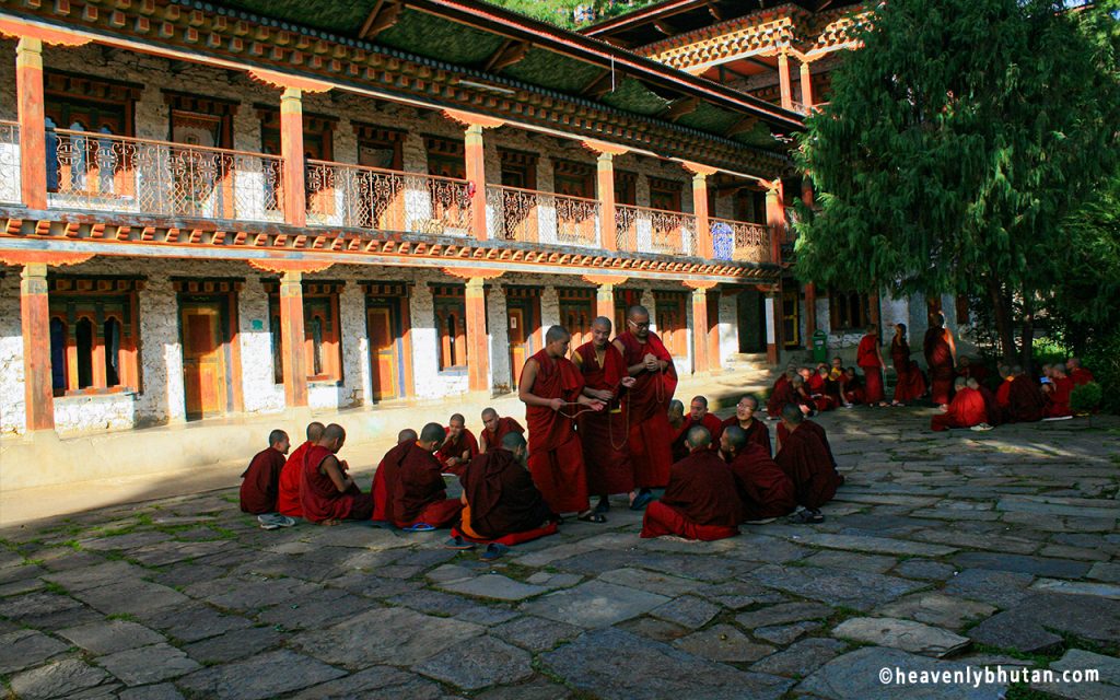 Tibet Nepal Bhutan, GNH-Nature-Wellness-Monks