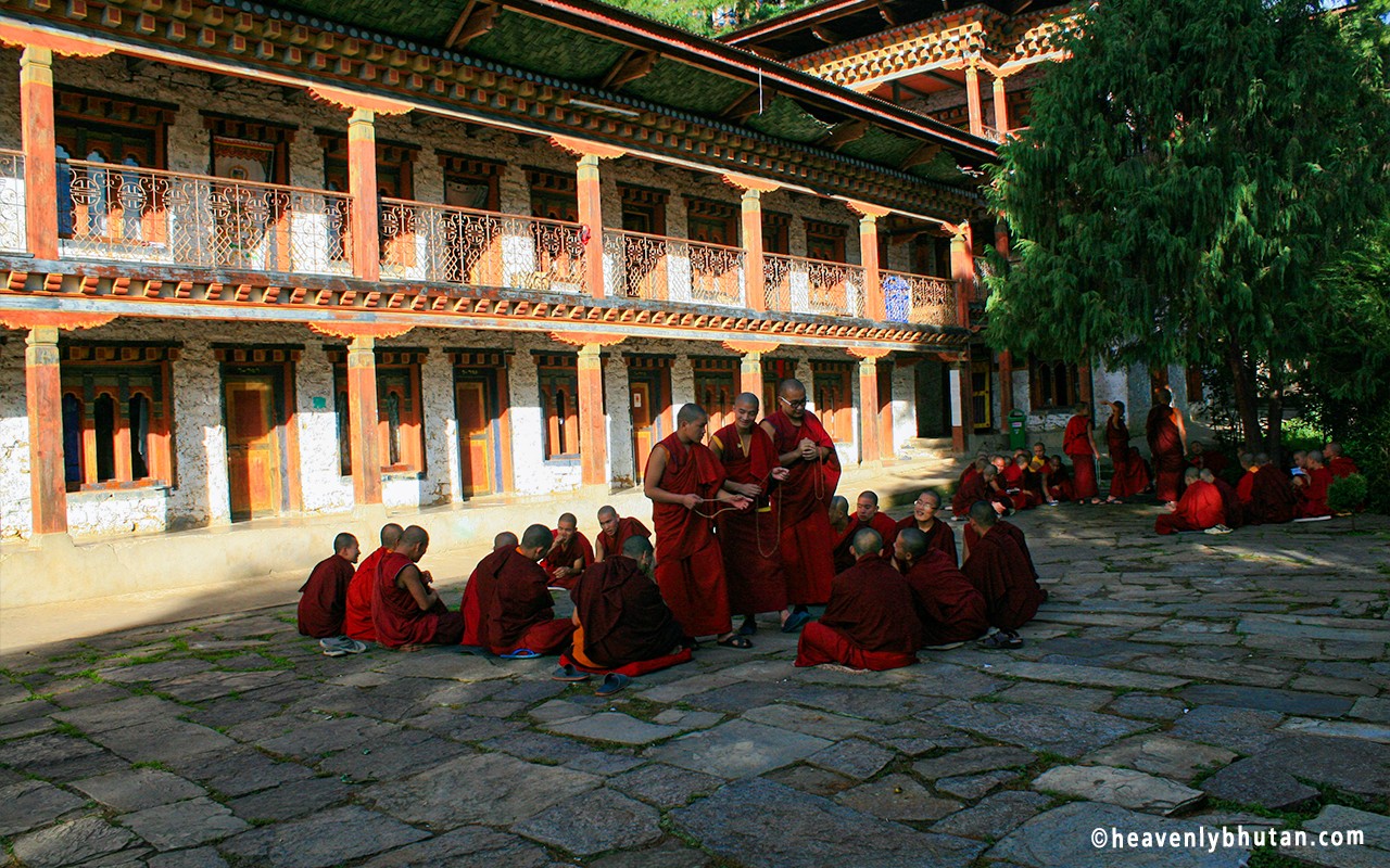 Tibet Nepal Bhutan, GNH-Nature-Wellness-Monks