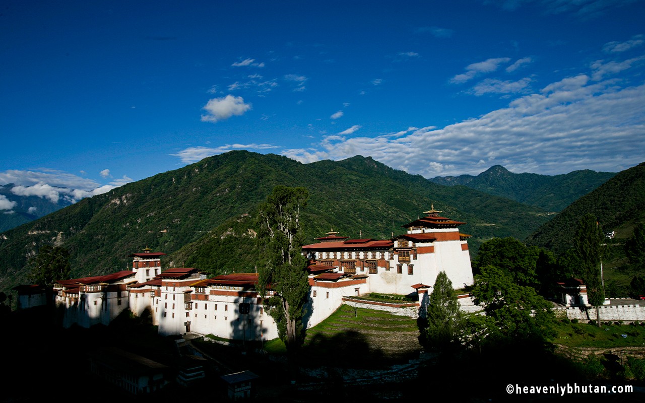 Buddhist Scholars Holidays-Day Hikes in Trongsa