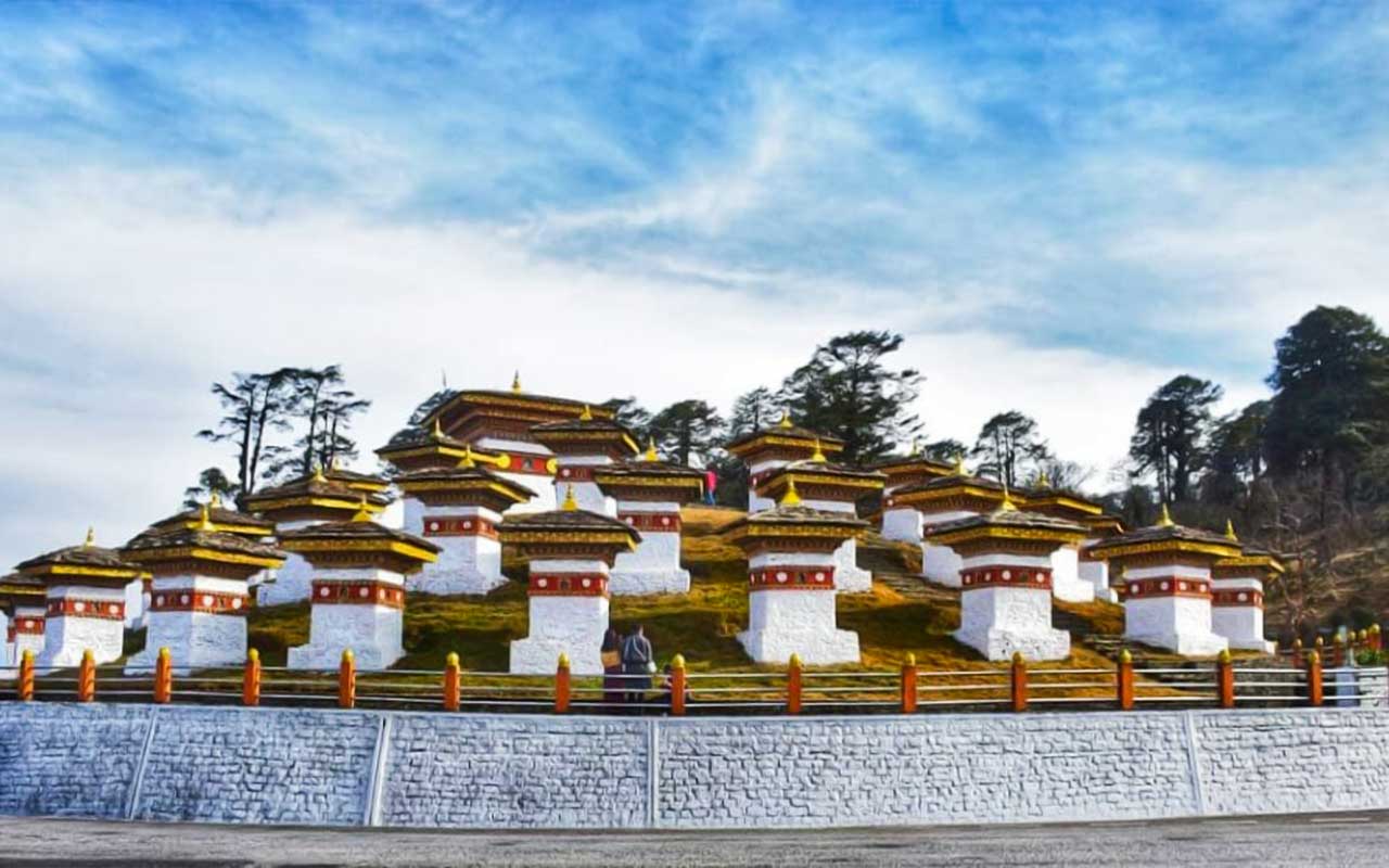 Dochula Pass is place to Visit & attraction in Thimphu, amazing Bhutan tours.