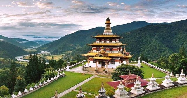 The Khamsum Yulley Namgyal Chorten in Bhutan is a stunning Buddhist monument, embodying spiritual significance and architectural beauty, offering visitors a serene and captivating experience.
🙏 
.
.
.
.
.
.
#KhamsumYulleyNamgyalChorten #bhutanbelieve #believe #heavenlybhutan #heavenlybhutantravels #bhutan #visitbhutan2024 #picturesoftheday #bhutantourism